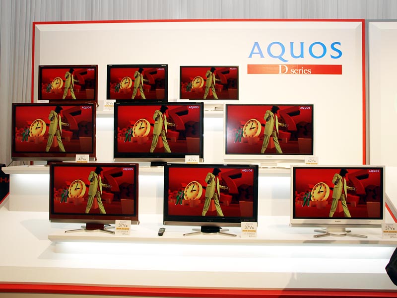 シャープ、3色カラバリの「AQUOS」Dシリーズ 3機種