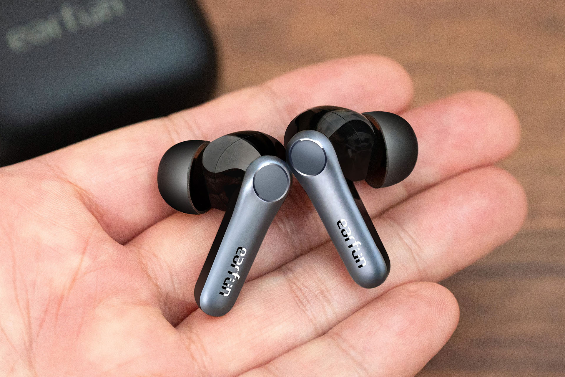 1万円以下で“弱点なし”、EarFun最上位イヤフォン「Air Pro 4」の音質と