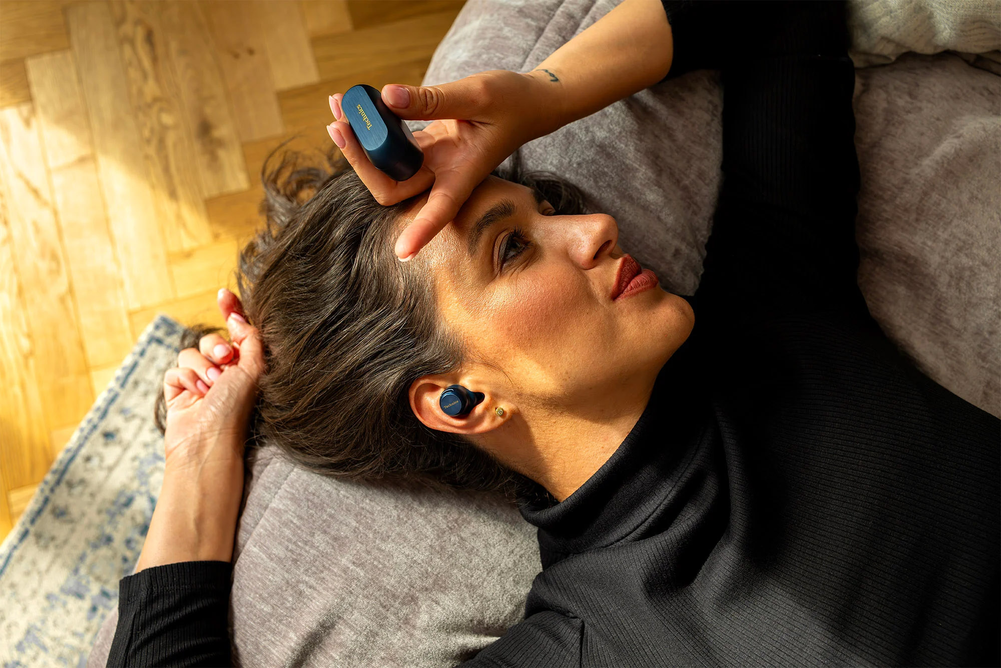 Technics、完全ワイヤレス「EAH-AZ100」の新色ミッドナイトブルーを