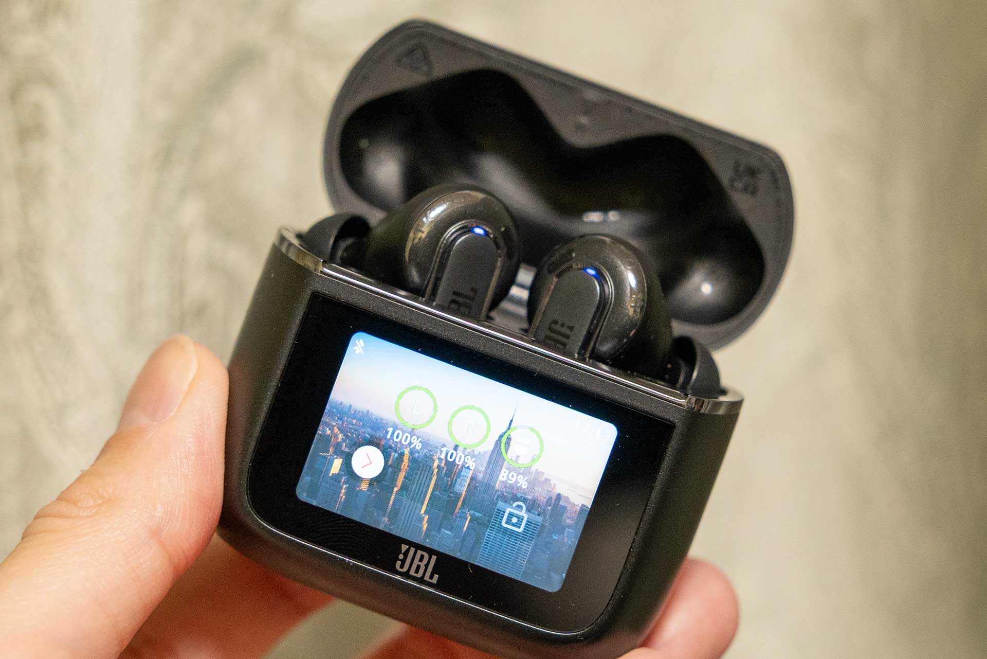 JBLイヤフォン「TOUR PRO 3」が24％ OFF。Amazonクリスマスタイム