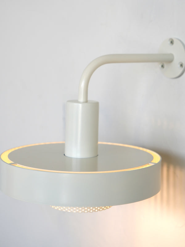 KT punching bracket light | AXCIS ONLINE