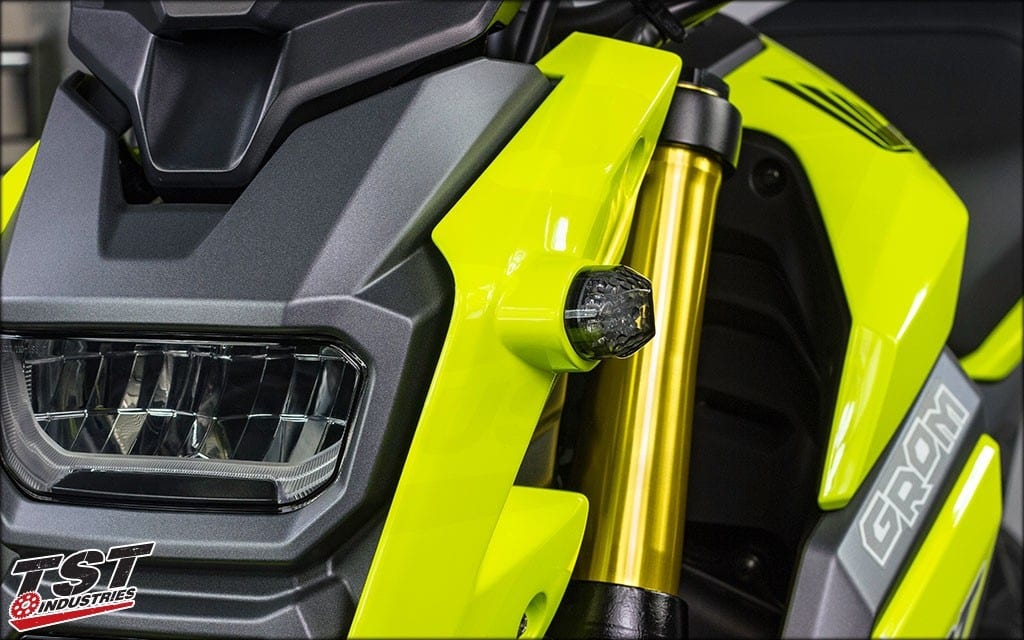 グロム用シャープで光量抜群！LEDフロントウインカー｜AxxL