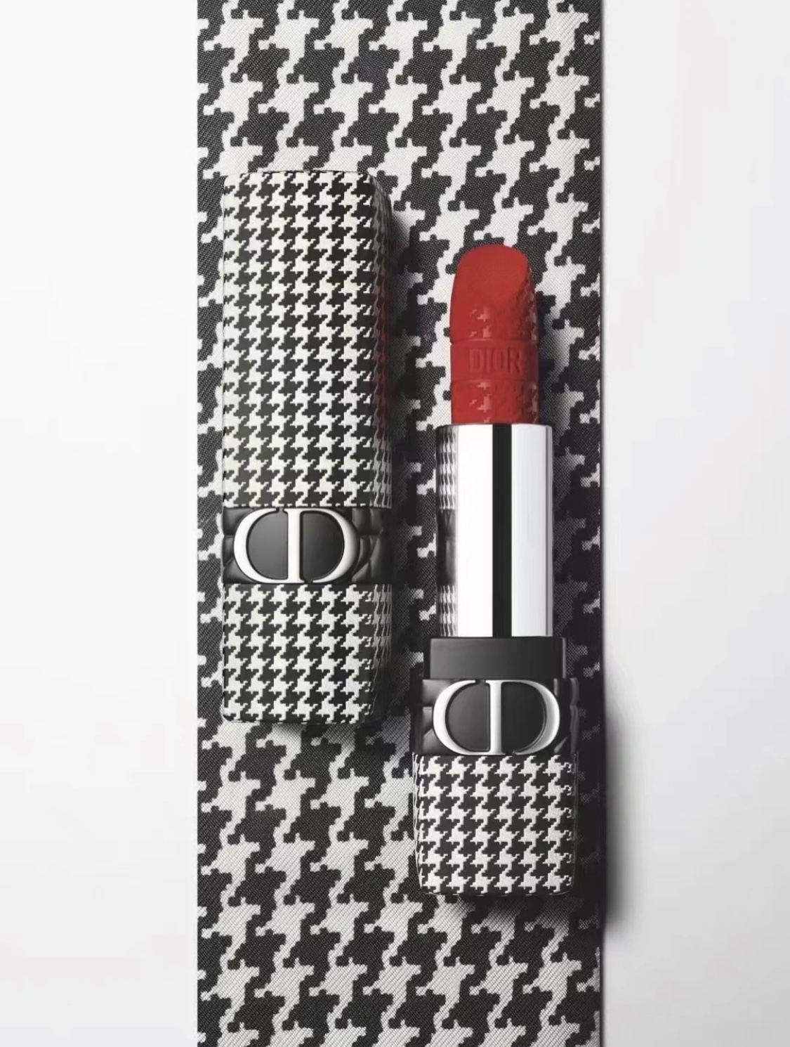 SNSでバズリ中！Diorの新作、千鳥柄リップとクッションファンデが可愛