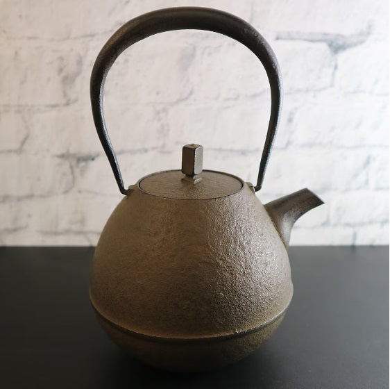 南部鉄器 空間鋳造 鉄瓶 Egg 大 ピュアブラック/アンティークブラウン