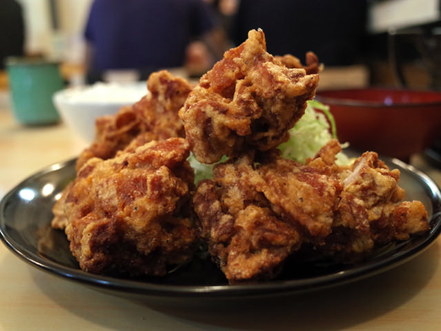 とんかつ屋なのに何故か唐揚げ定食が1番人気！とんかつ三田(日吉