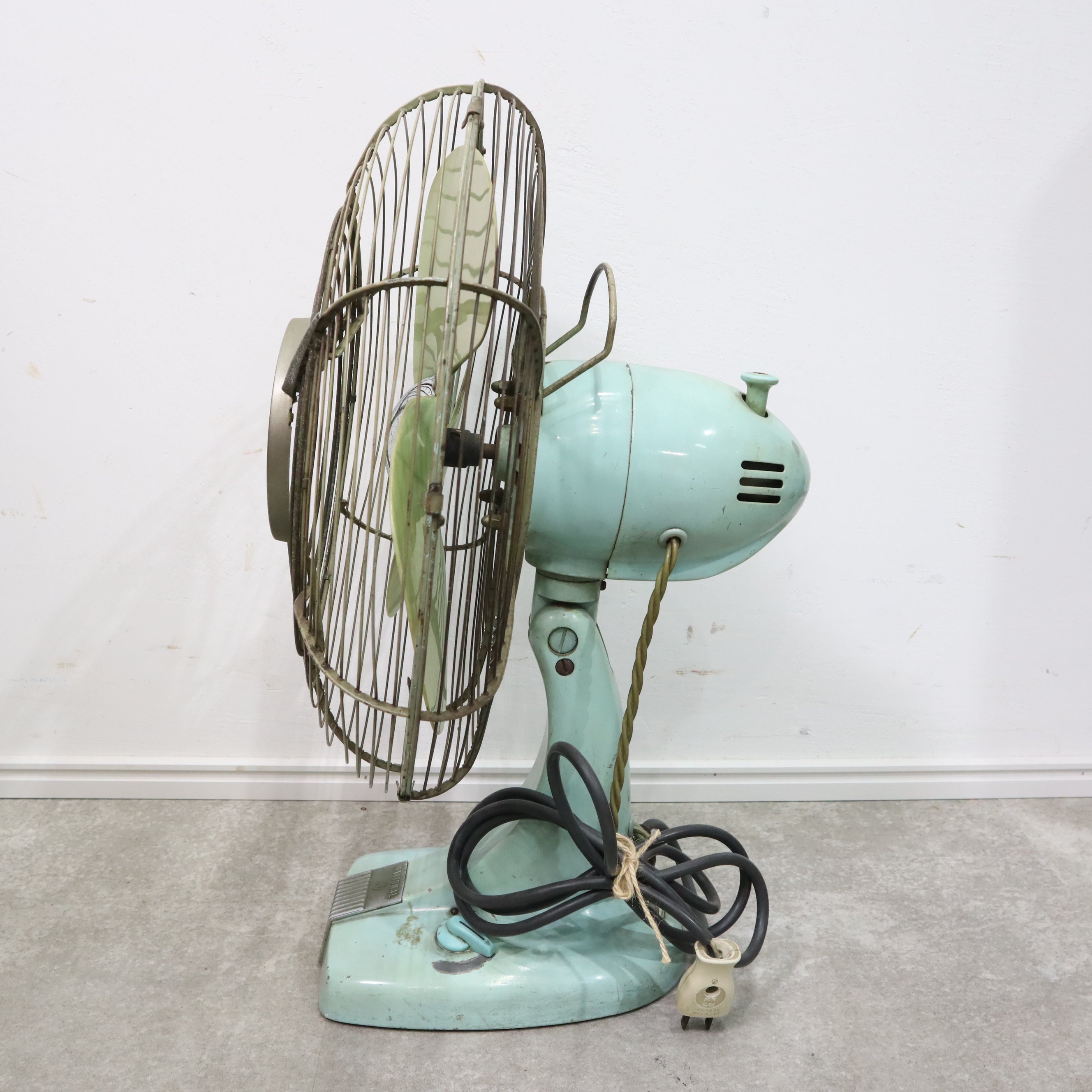 古い扇風機 ナショナル製 昭和レトロ品 当時物【涼しい風きますが難