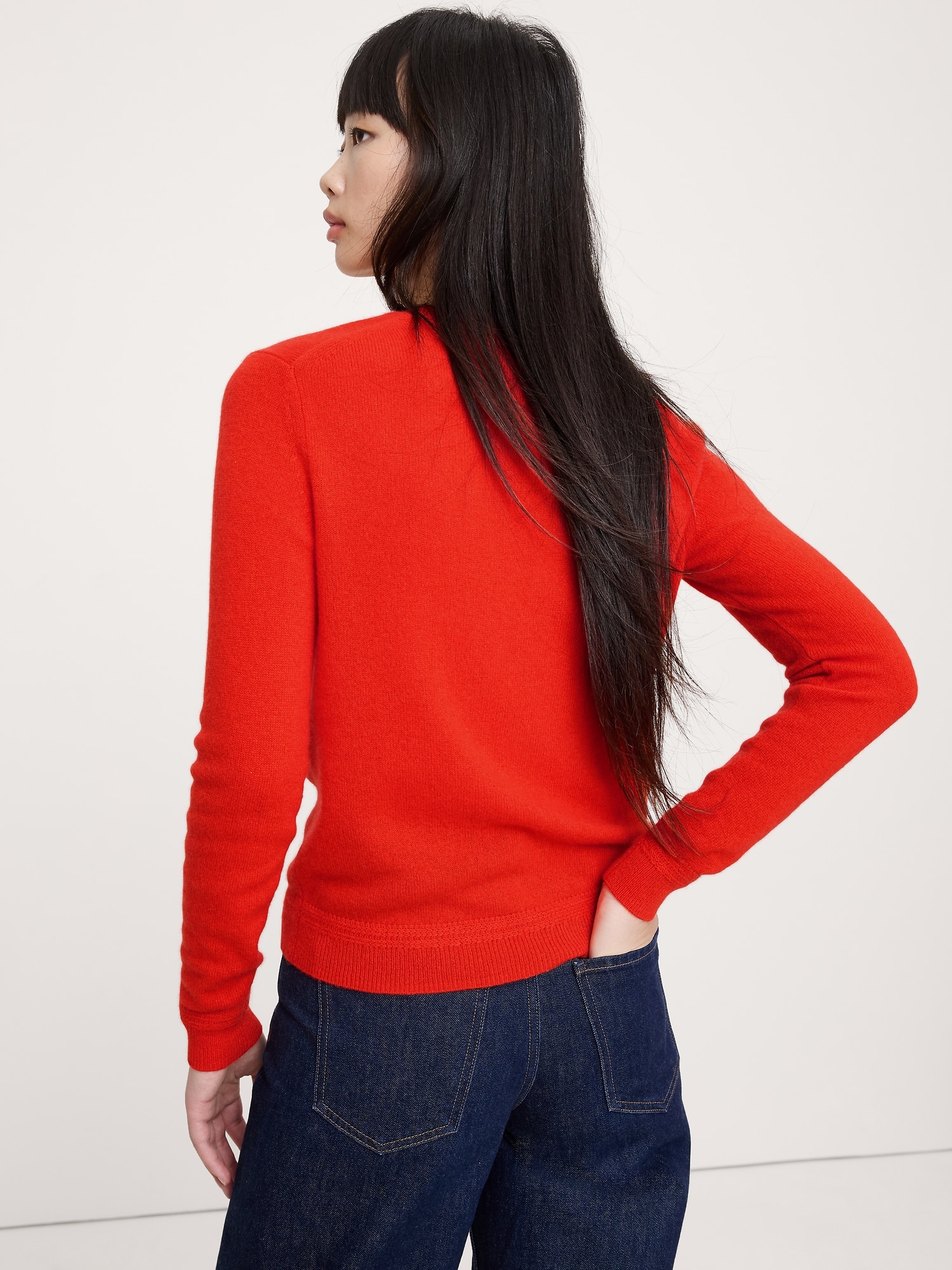 Lightweight Cashmere V-Neck Sweater | Banana Republic