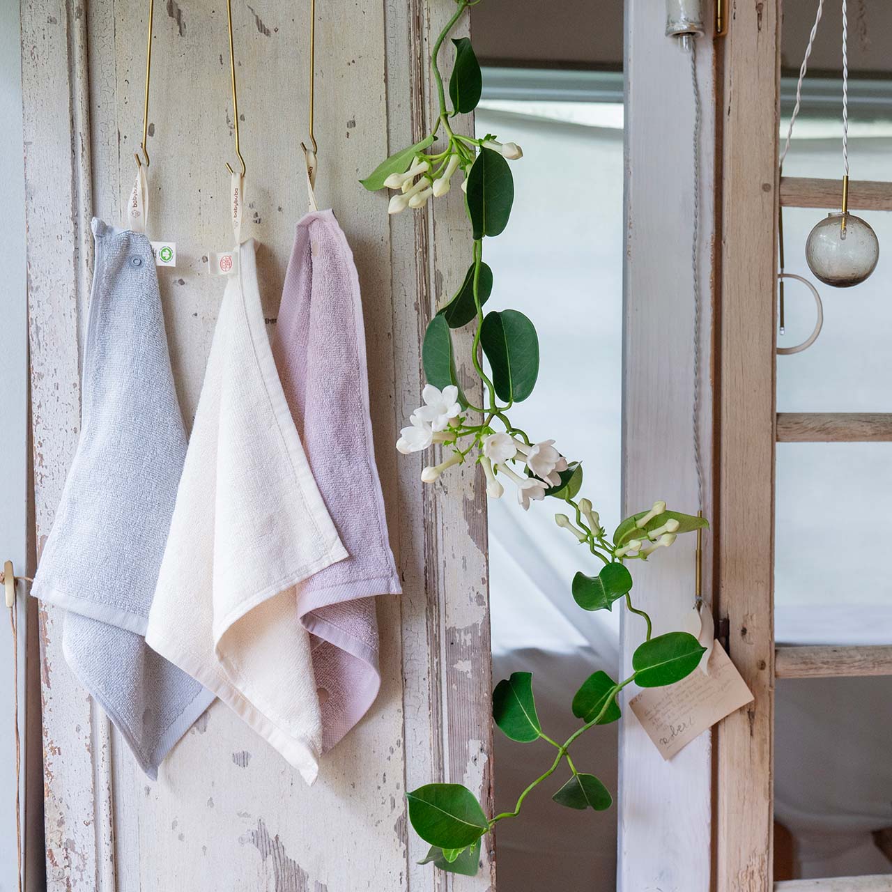 ベビースキンケア ギフトセットLO（ハンドタオル＆スタイ付き）