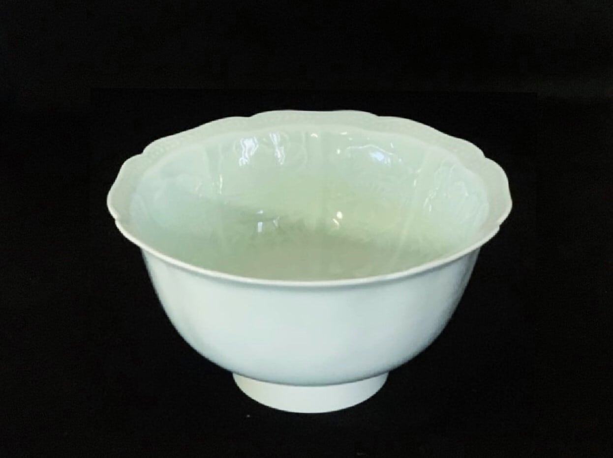 井上萬二作】青白磁彫文鉢 | 井上萬二窯 INOUE MANJI KILN