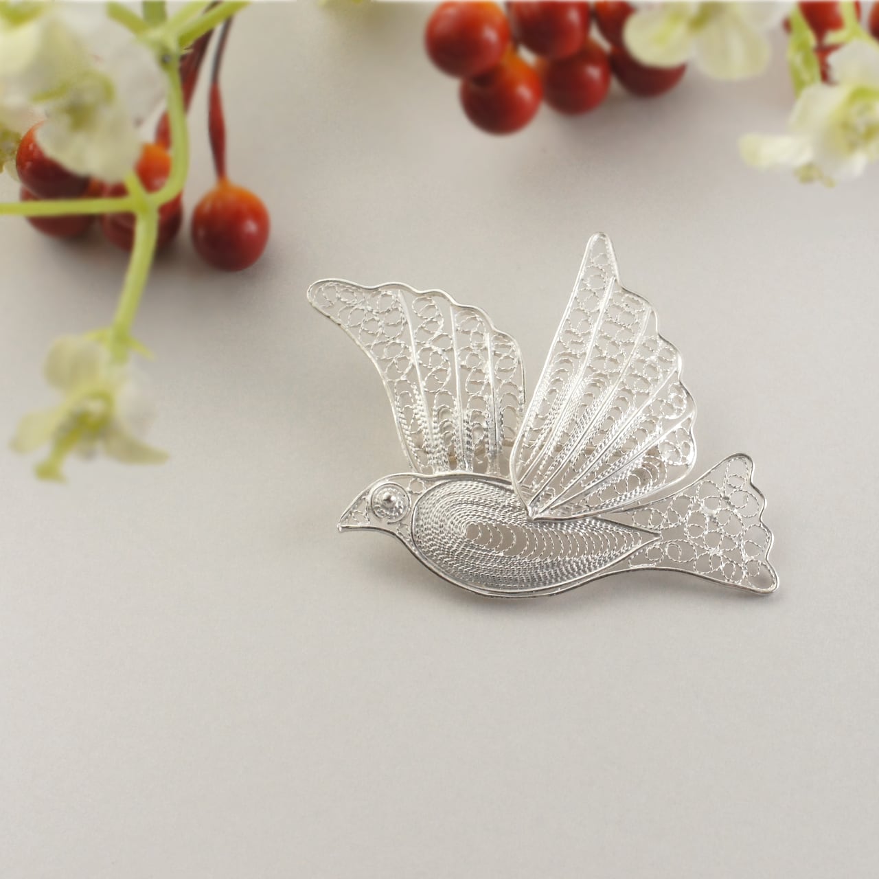 フラッピング バード ブローチ / 銀線細工 | マルタフィリグリー