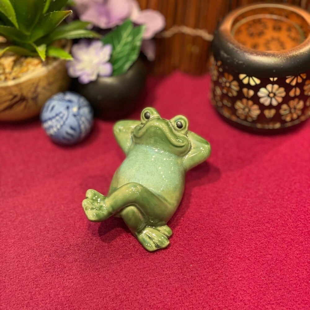 陶器 仰向け蛙 かえる カエル 福 幸運 幸福 縁起物 ご利益 オブジェ