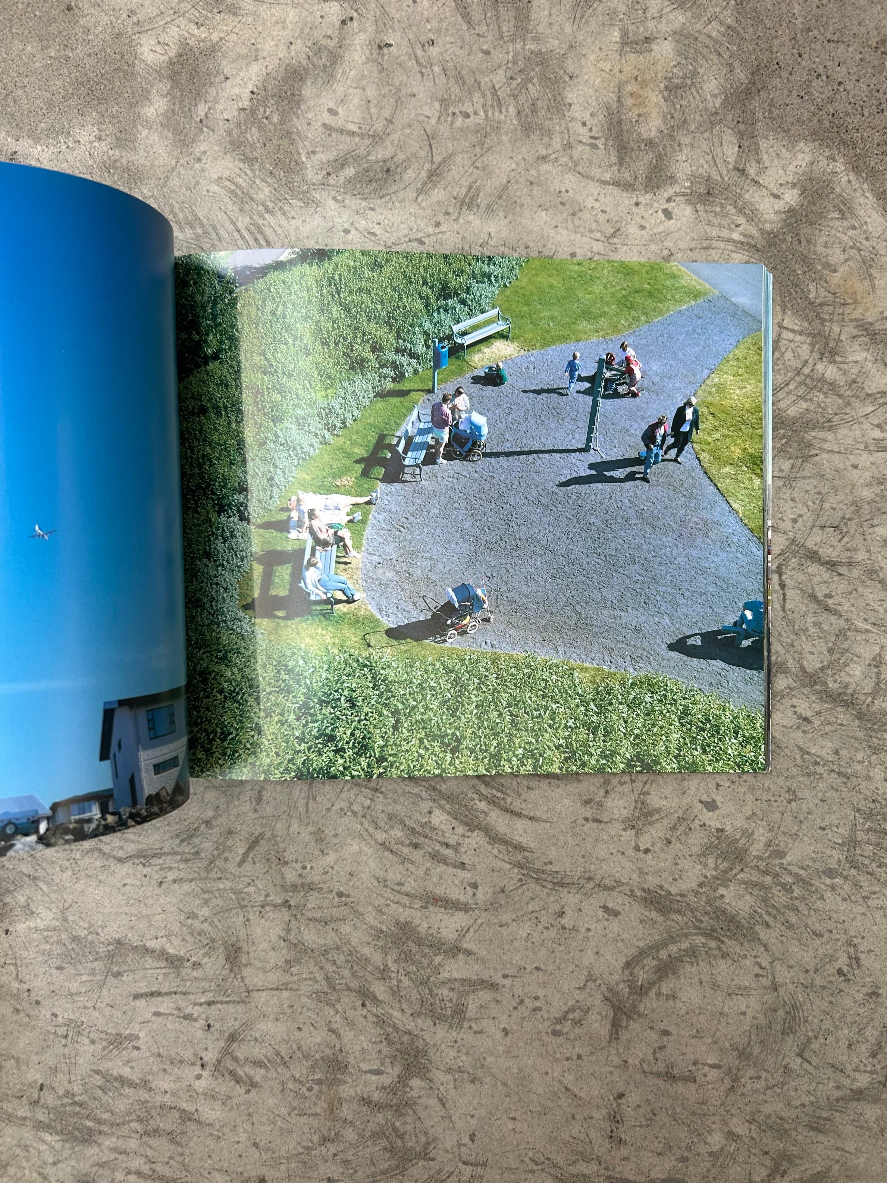 4327.Hyper Ballad: Icelandic Suburban Landscapes | 帽子堂