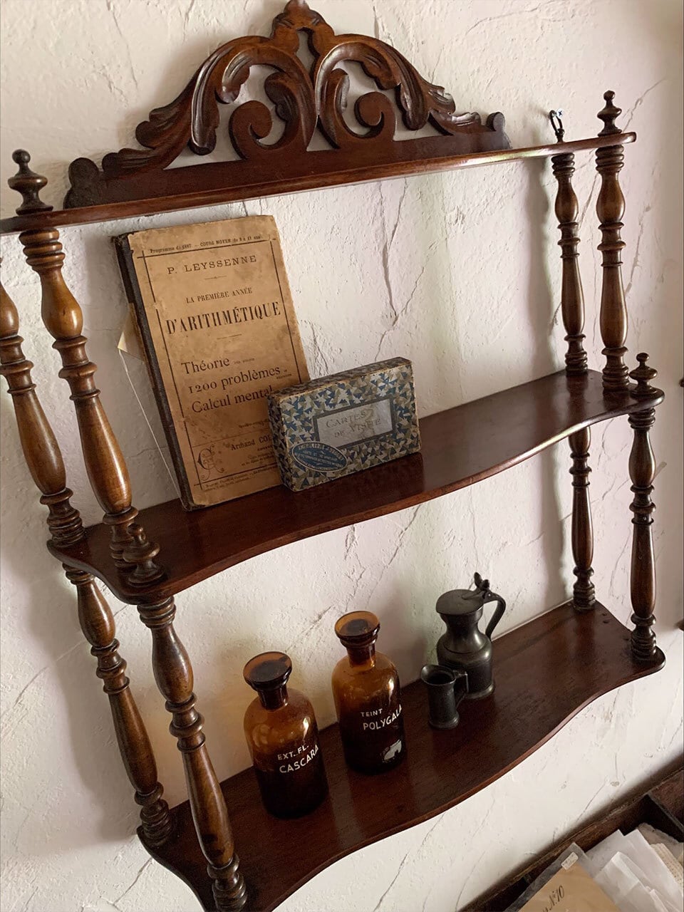 木製 3段シェルフ 壁付棚 艶ブラウン | Brocante de La Cocotte