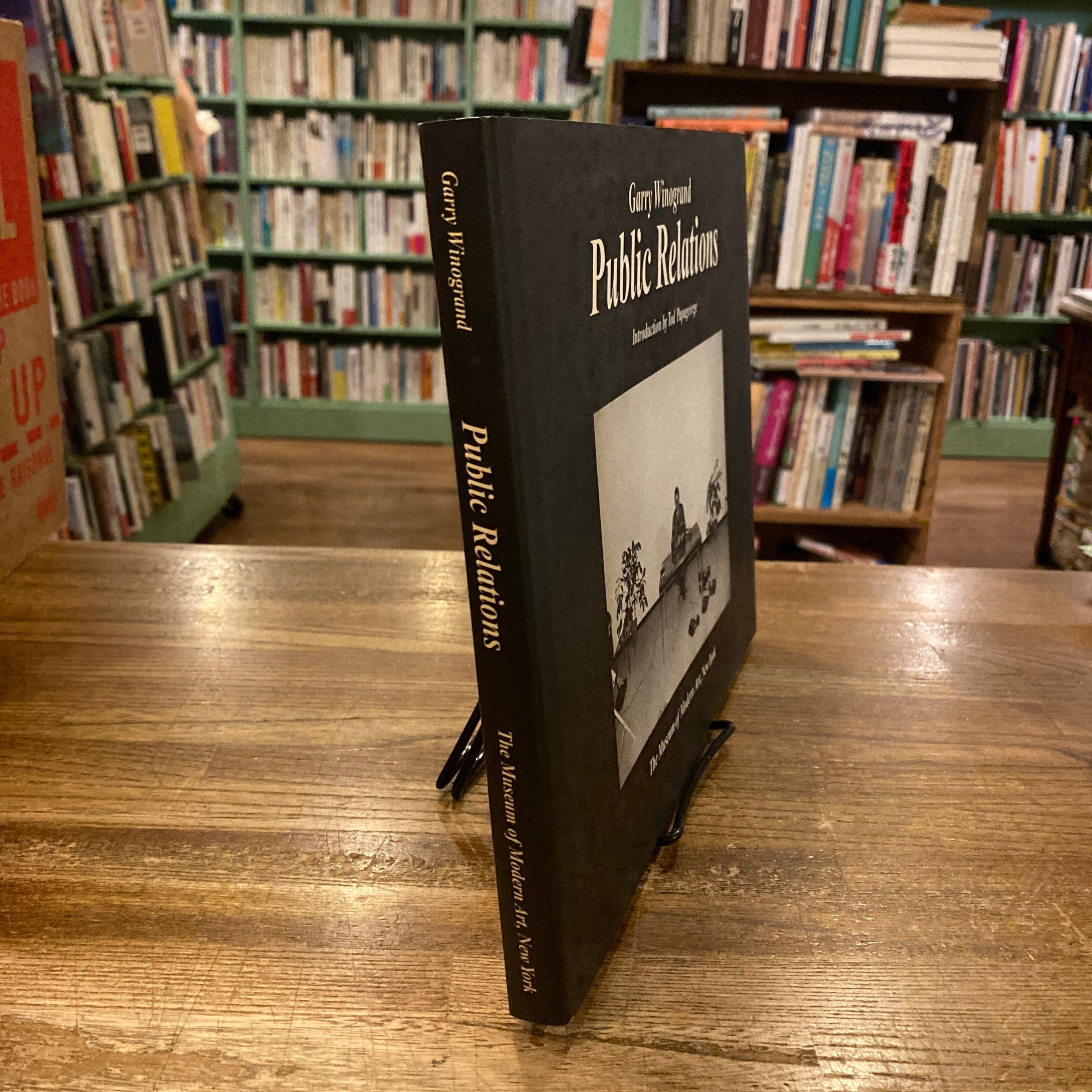 Public Relations / Garry Winogrand（ゲイリー・ウィノグランド