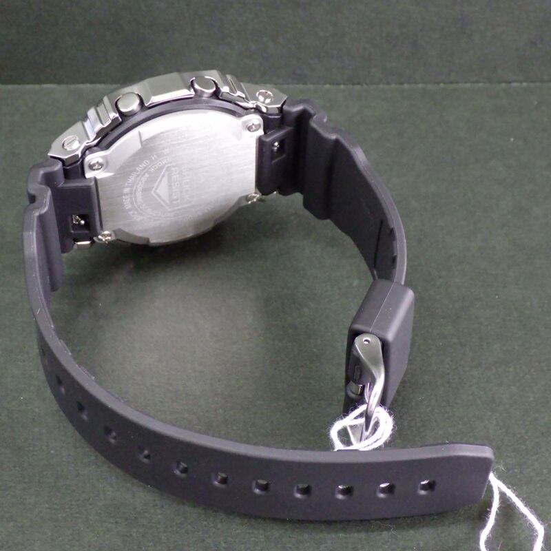 カシオ G-SHOCK GM-5600U-1JF メタルケース シルバー デジタル 20気圧