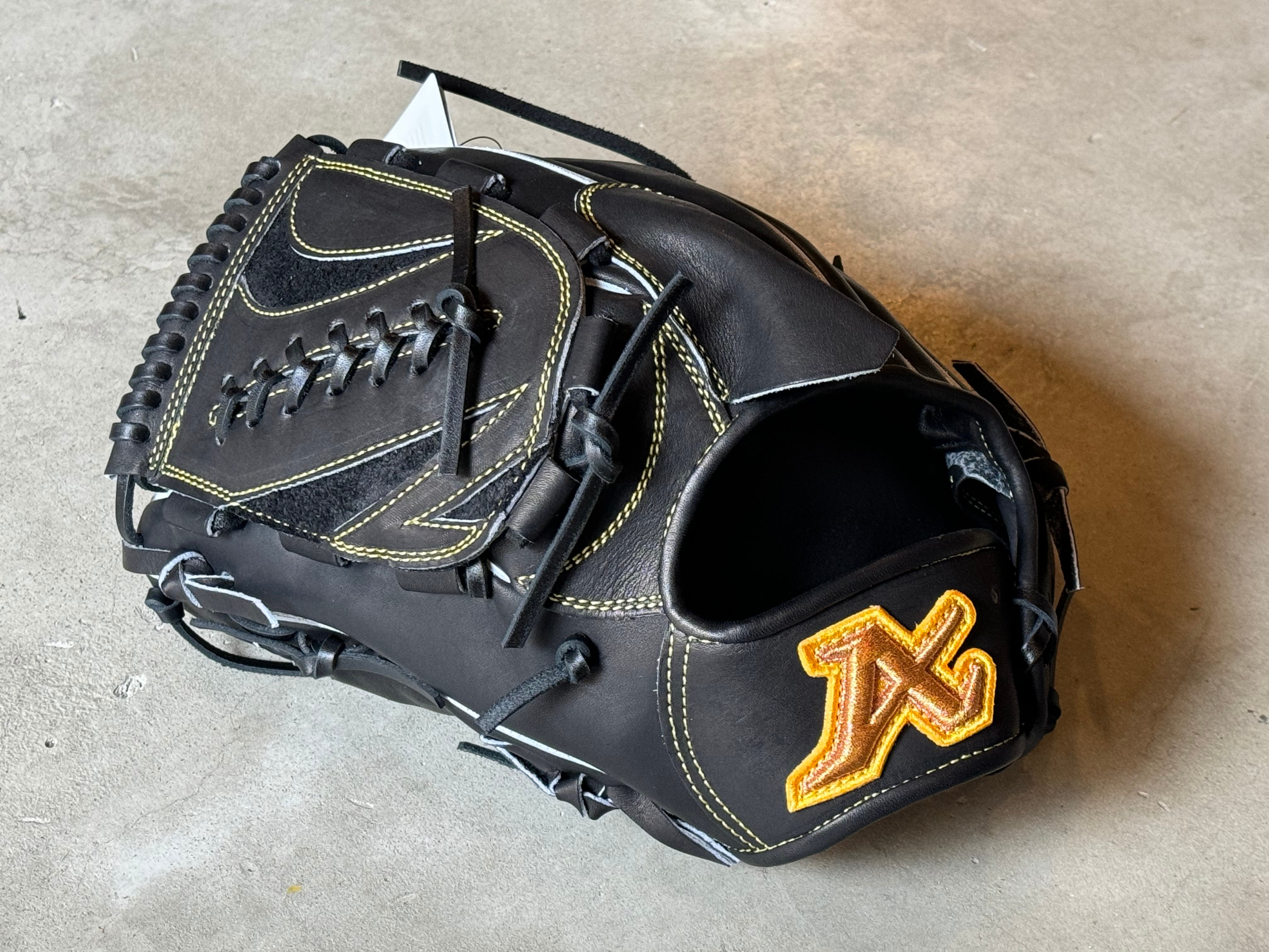 展示会限定モデル【ATOMS】硬式用グローブ 左投げ投手用 西窪職人作