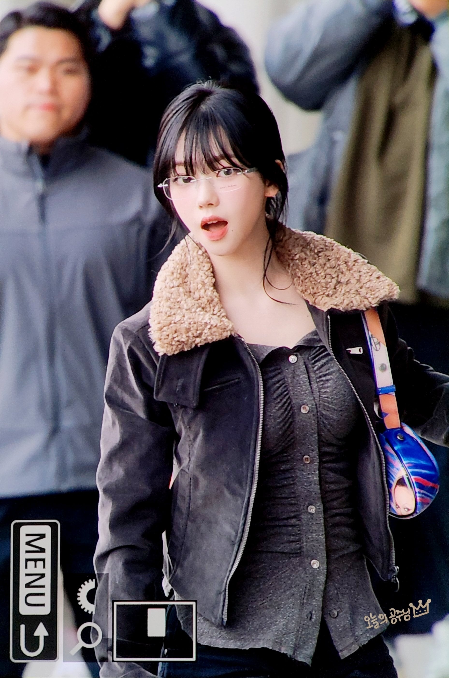 ☆AESPA カリナ 着用！！【CERRIC】WRINKLE OFF SHOULDER TOP / BROWN