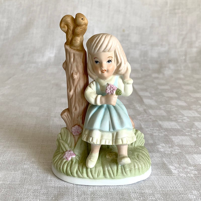 美品】NADAL陶器人形 リスに囁く少女 Amazon.co.jp: NADAL・ ナダル