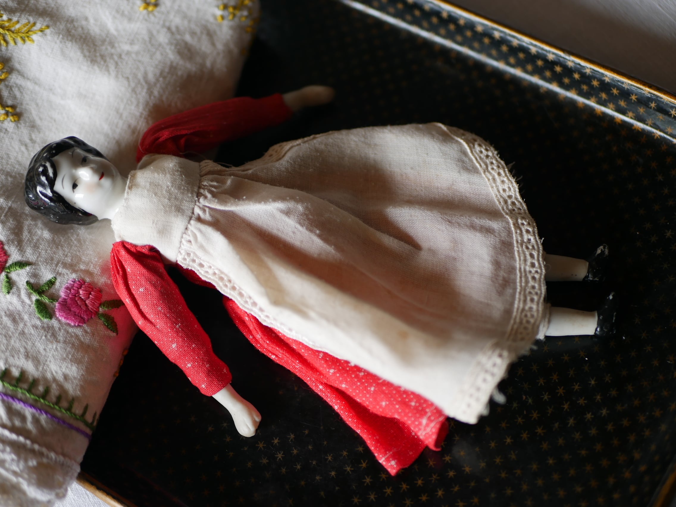 赤いドレス チャイナヘッド ビスクドール アンティーク | フランス