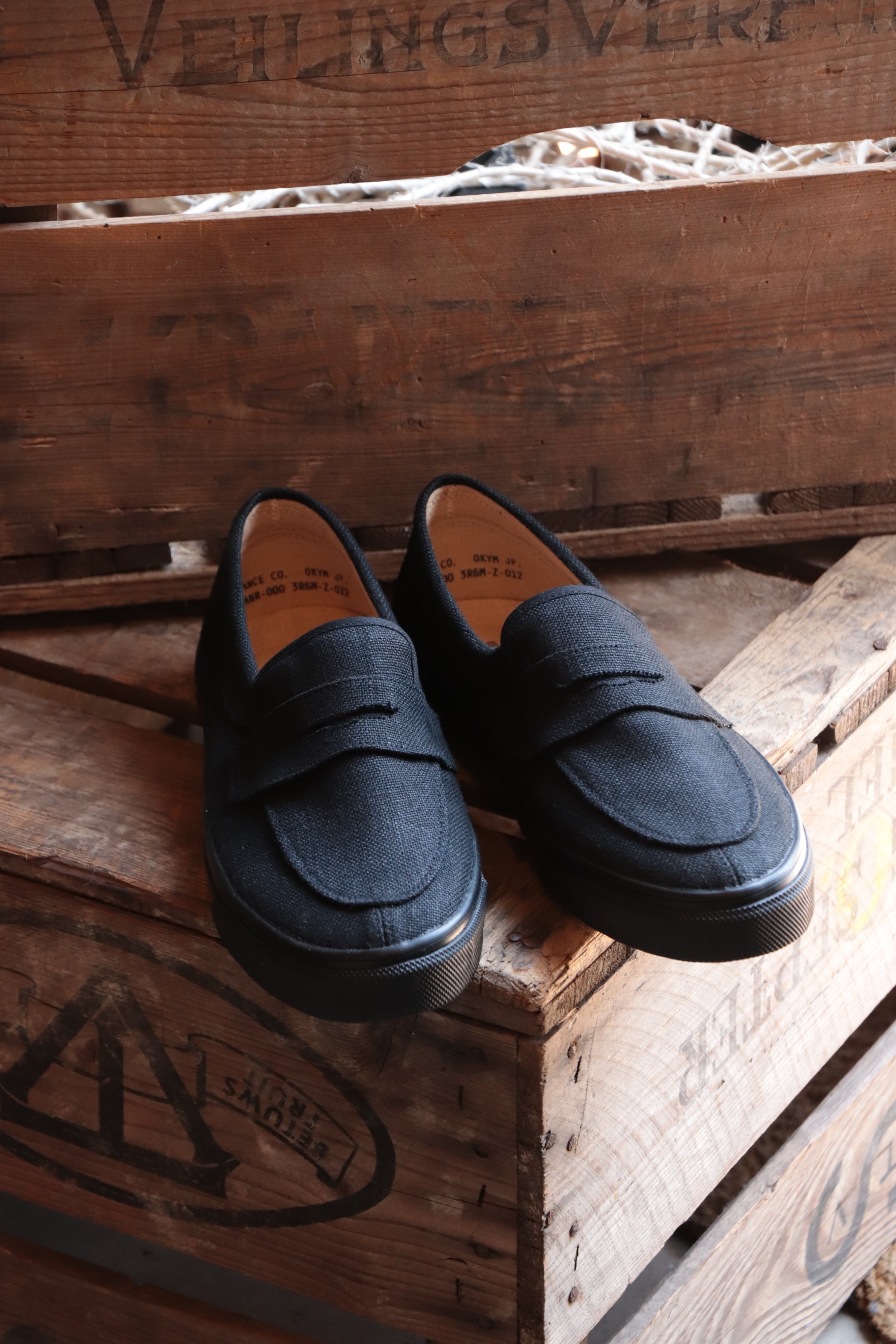 PRAS/プラス PENNY SLIP-ON LINEN - BLACK X BLACK PRAS-UP02-022