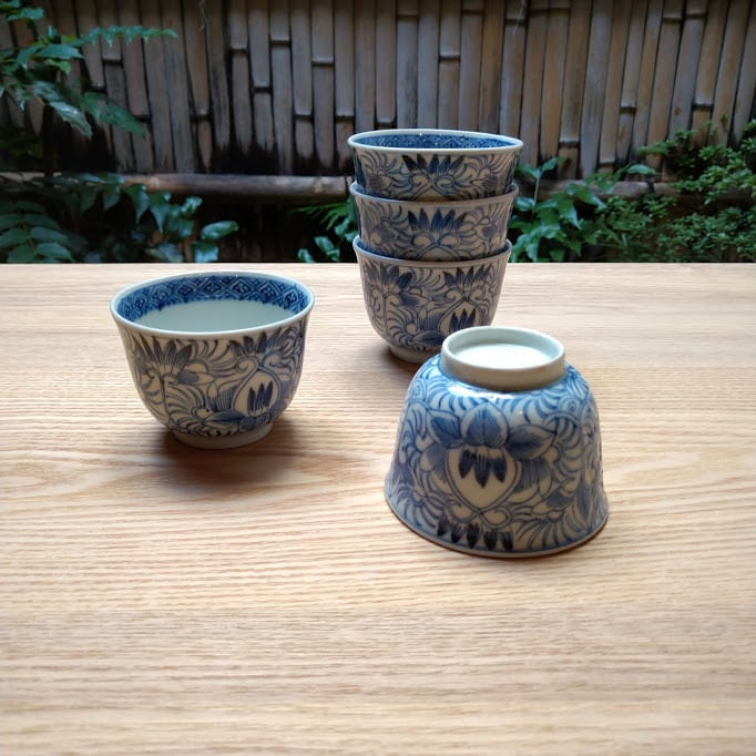 線描 湯呑 伊万里 染付 花紋 唐草文 生活骨董 日々の器 日本の古いもの