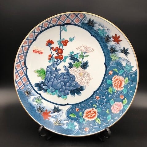 有田焼 峯山窯 飾皿 染錦白菊牡丹（45㎝） | 有田焼ショップ まるとも