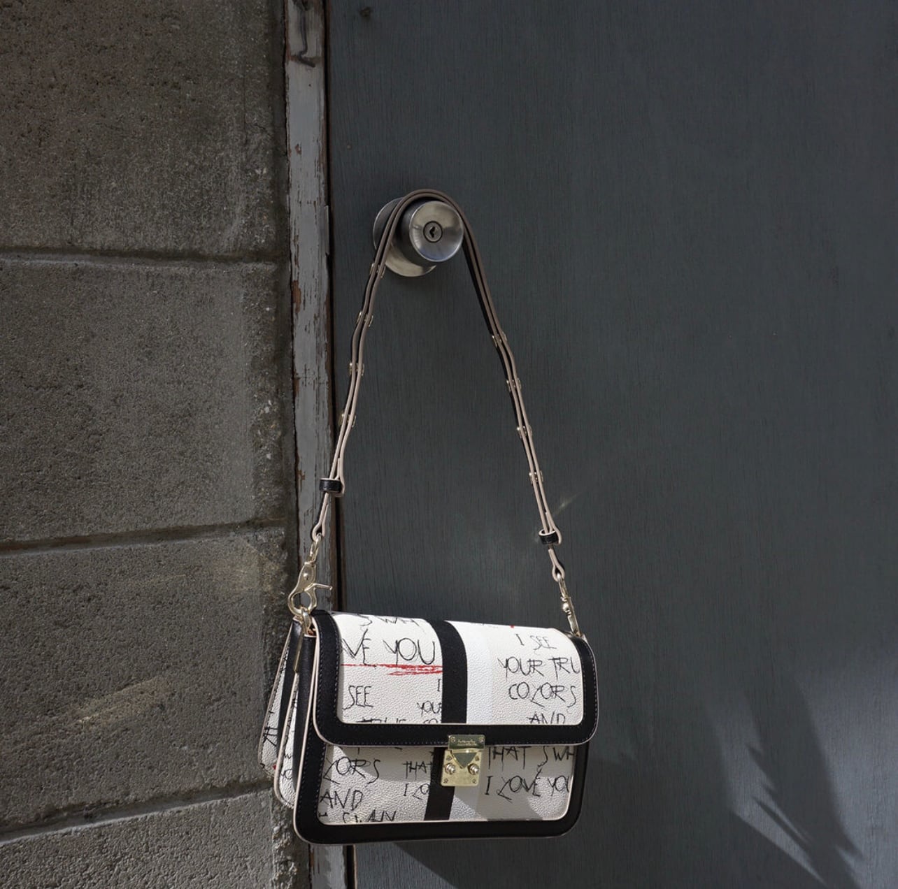 intoxic. 】グラフィティ シテ ラージ ミルククリーム(CB-007B