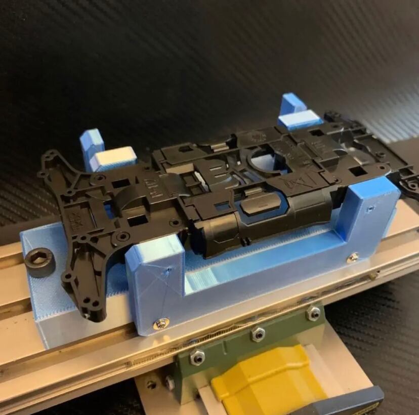 ミニ四駆 マルチ固定治具【MS・MA・VS・VZ・S2シャーシ】 | IDEA models.