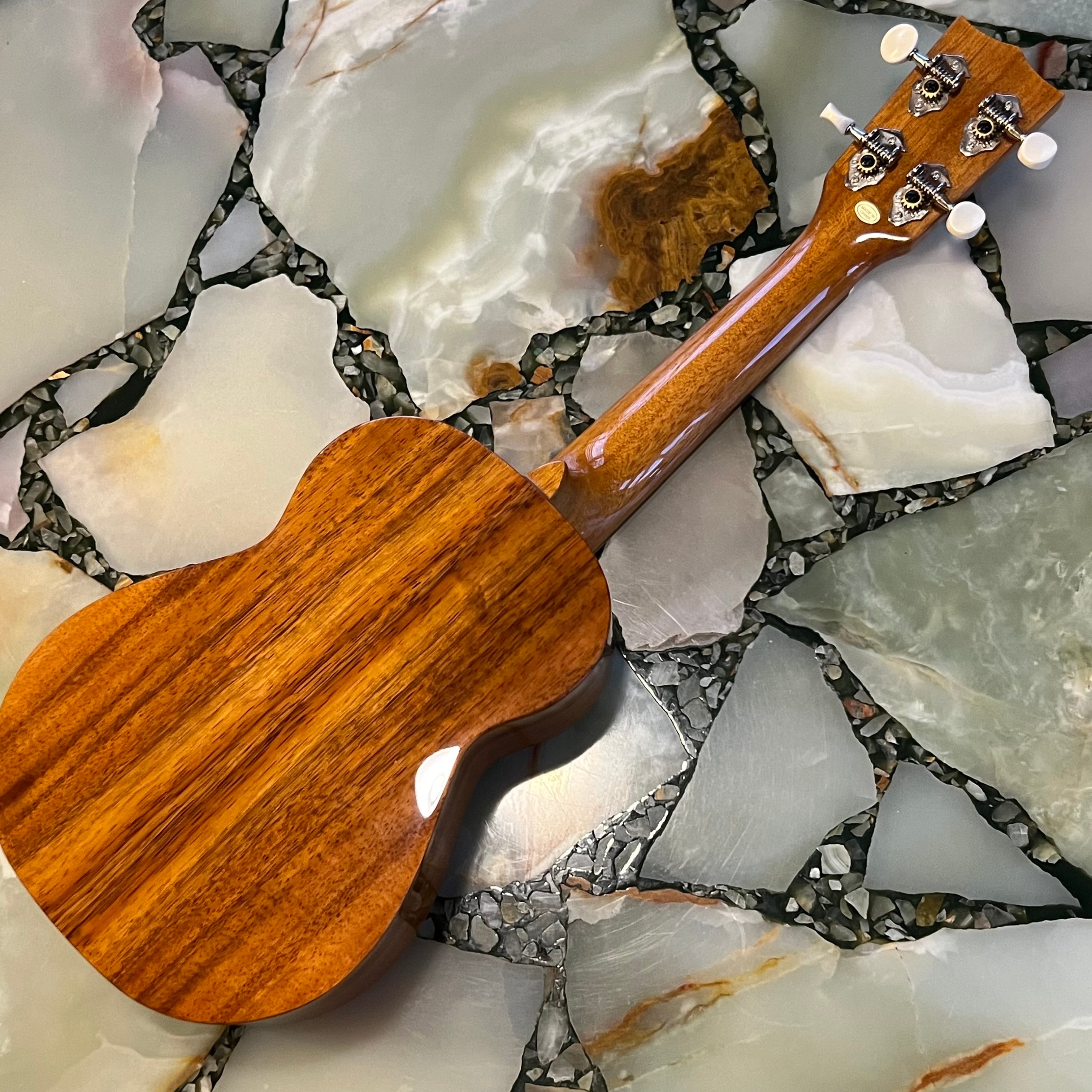 新品 調整済 ilikai ソプラノウクレレ IL-SOP-4KGG オールハワイアン