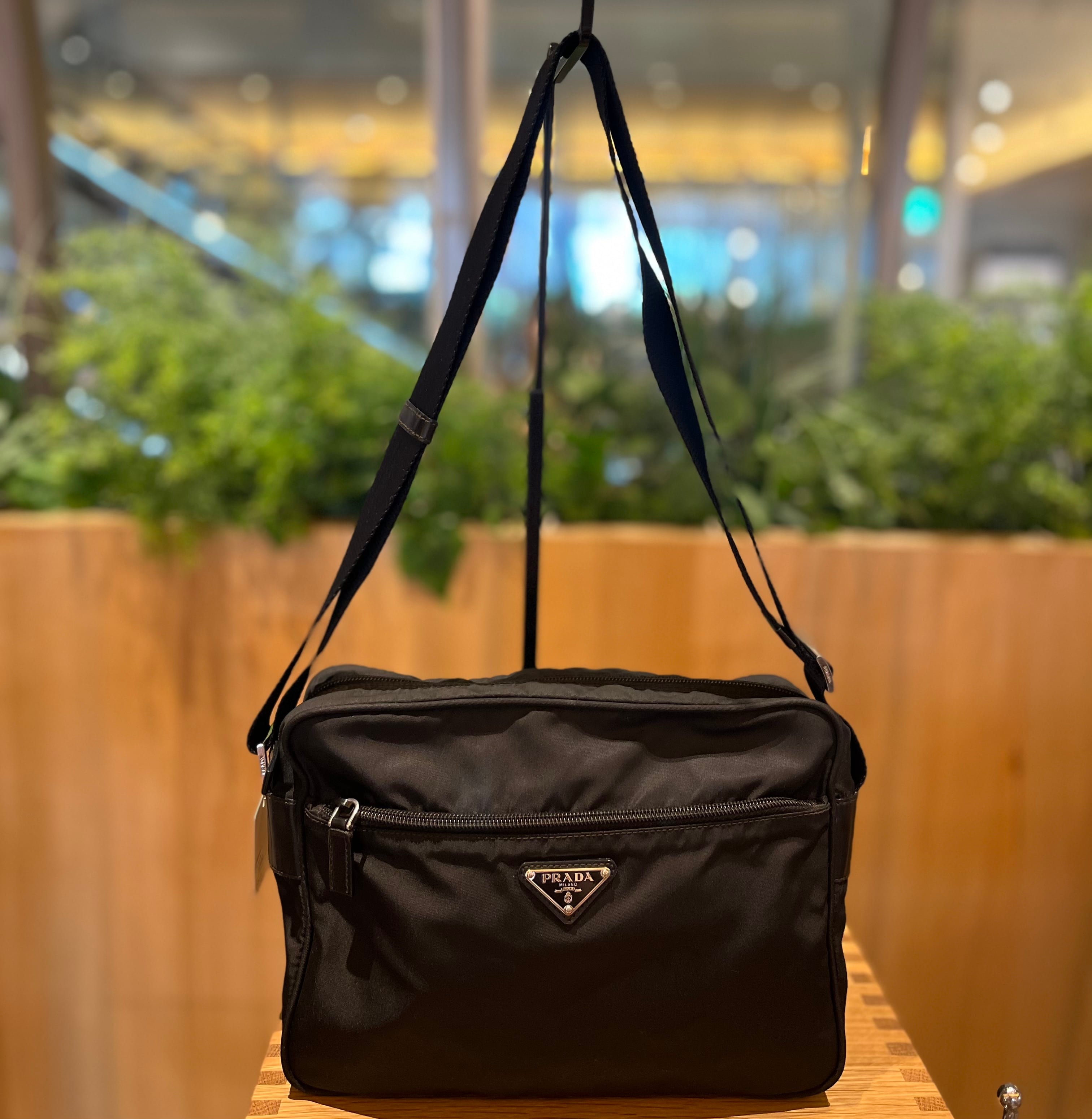 1352 90's VINTAGE PRADA ナイロン 三角プレートショルダーバック