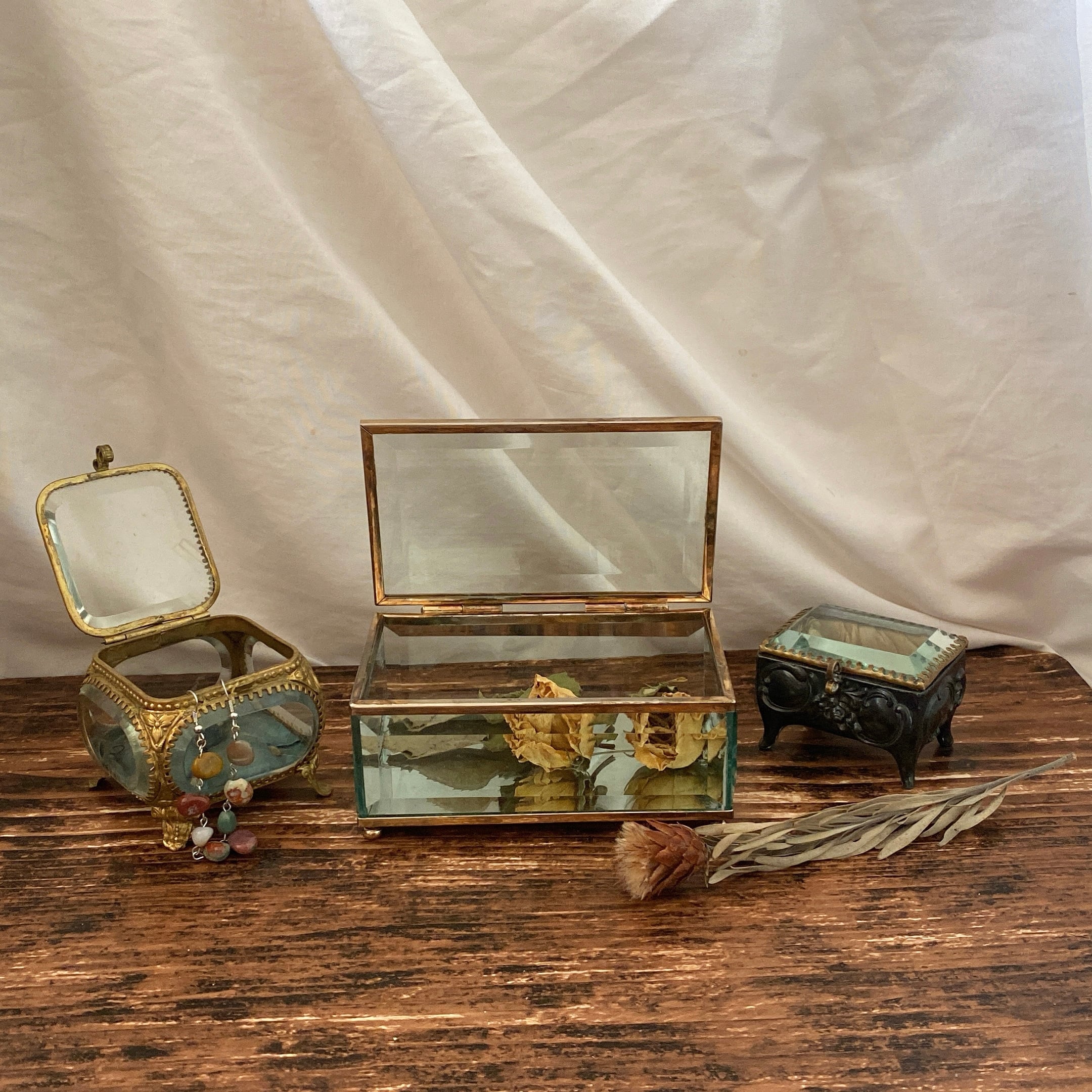 1920年代 ガラスの足つきジュエリーケース【フランスアンティーク