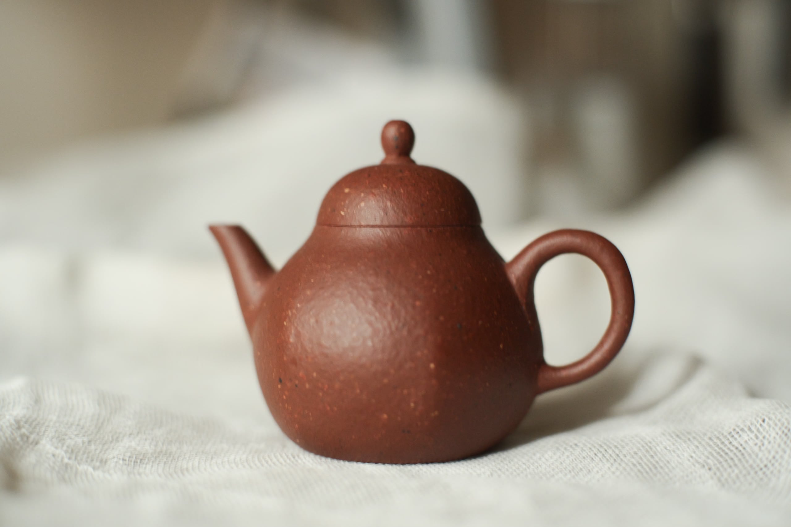 宜興紫砂壺 「六方梨形」・黃竜山老朱泥 | 北白川糕糰店