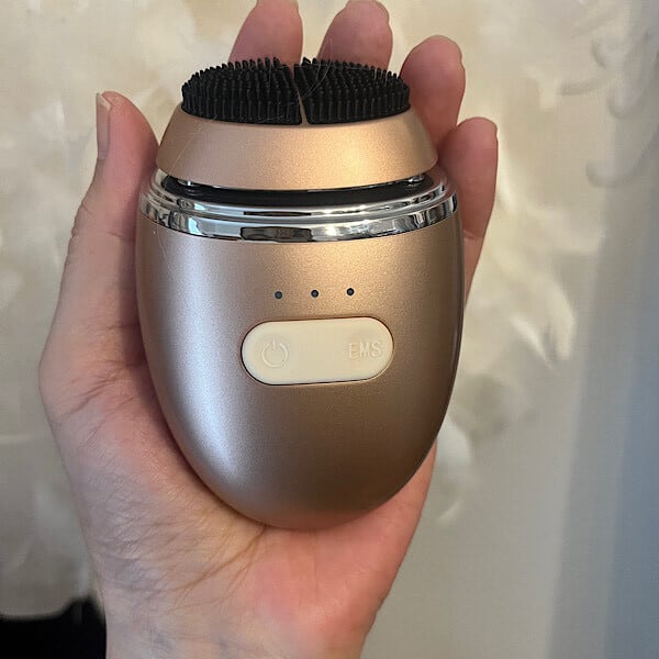 ゾーガンキンオーヴォOVO 洗顔美顔器 | meguri