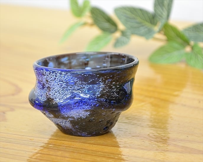 稲嶺盛一郎作(琉球ガラス工房 絆) 琉球ガラス 泡彩流ぐい呑み 白泡