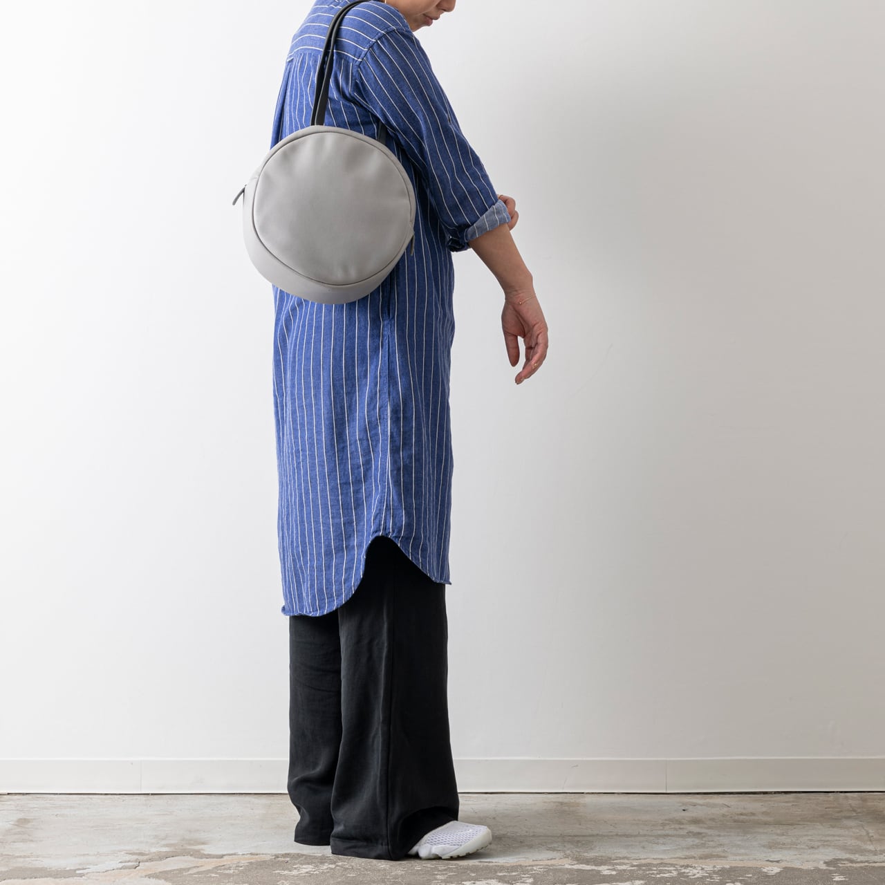 レザー丸型バッグM(IK121316) | ikot（イコット）