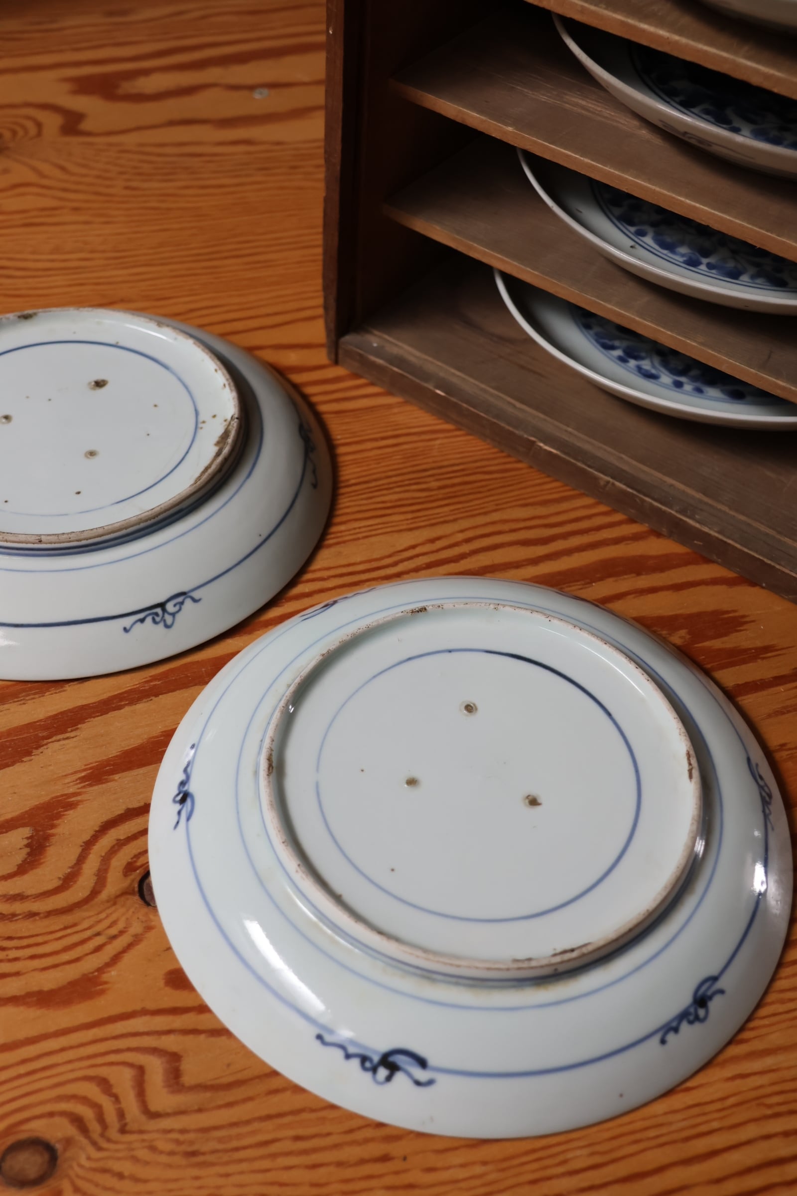 七寸 古伊万里 染付 花唐草文 中皿 | (有)新原美術