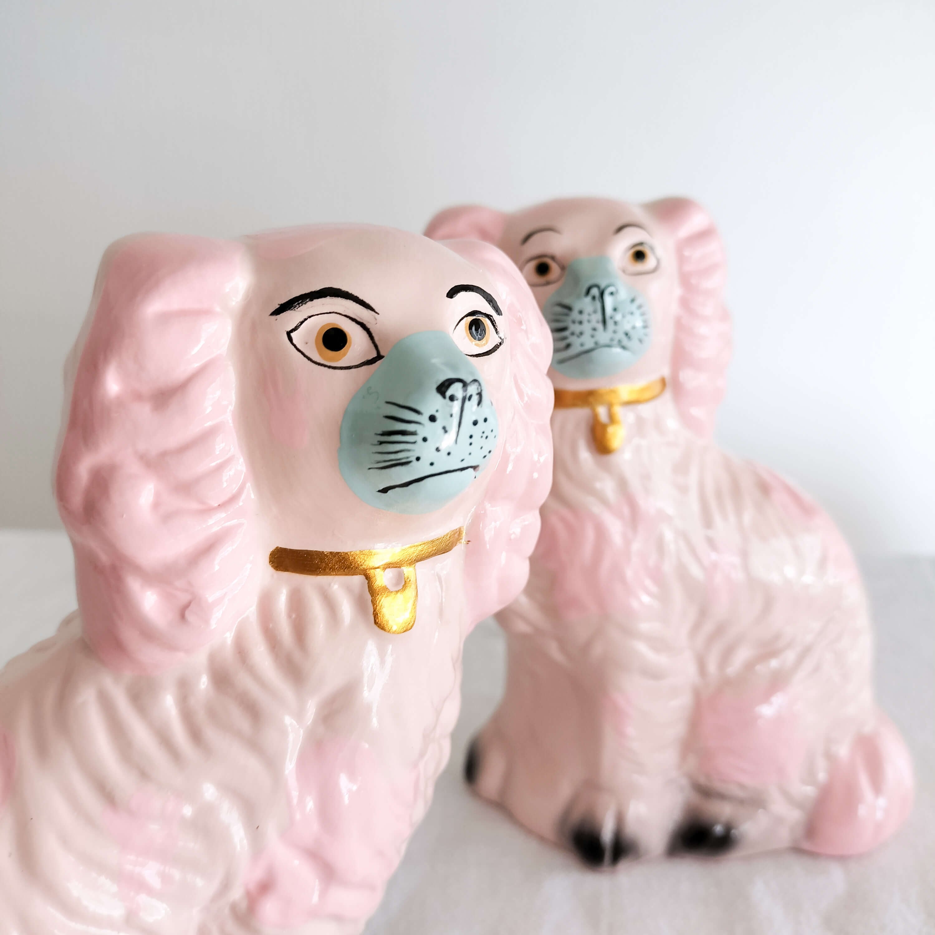 新品】ピンク×ピンク スタッフォードシャードッグ 高さ17cm