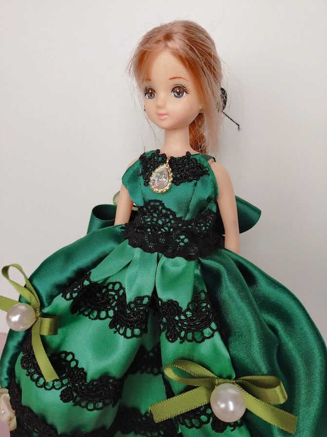 クリスマスシリーズ】クリスマスグリーンのクラシカルドレス