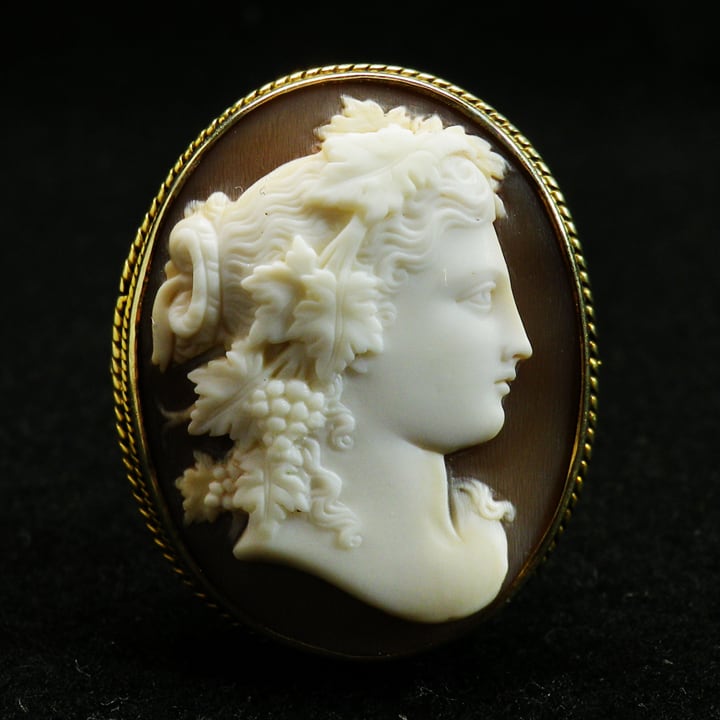 アンティーク(推定1900年代初期) 緻密なバッカンテのシェルカメオ