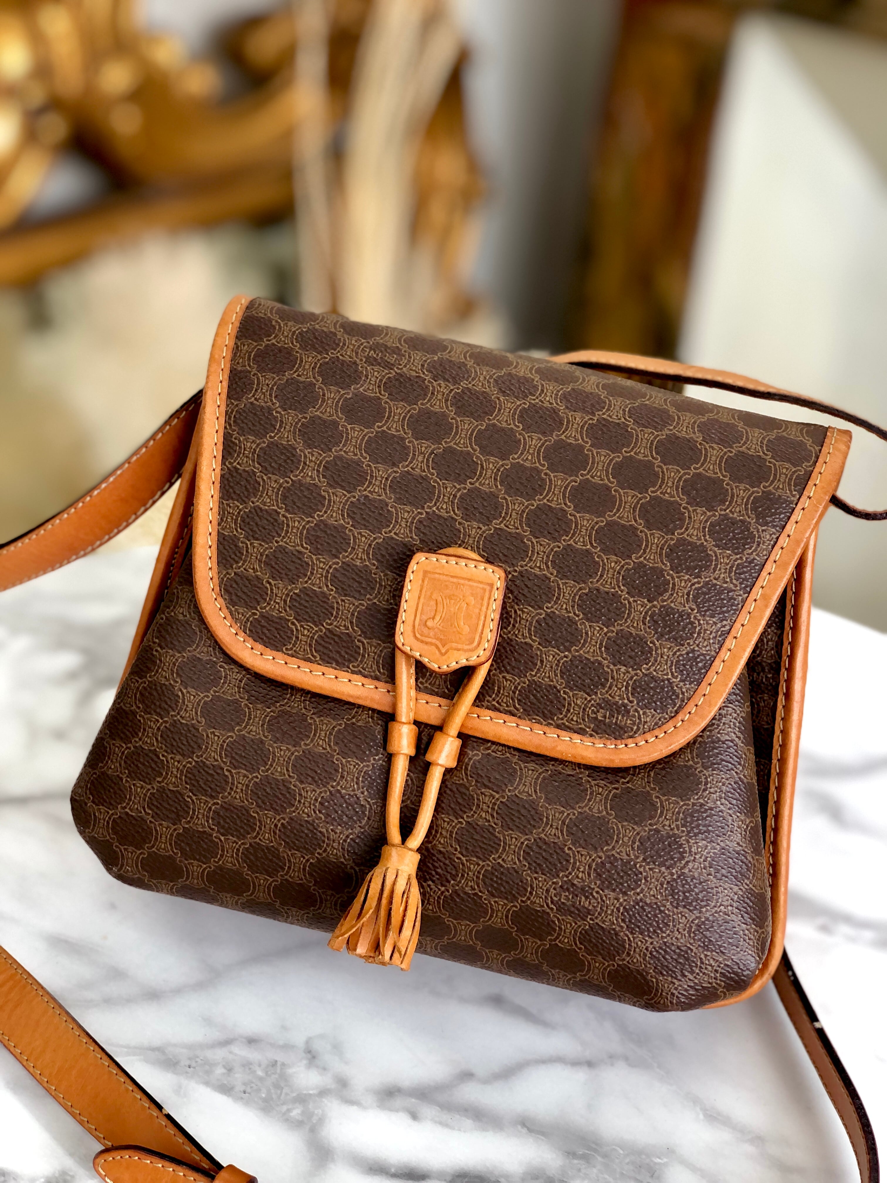 CELINE セリーヌ マカダム ブラゾン型押し タッセル ロック ポシェット