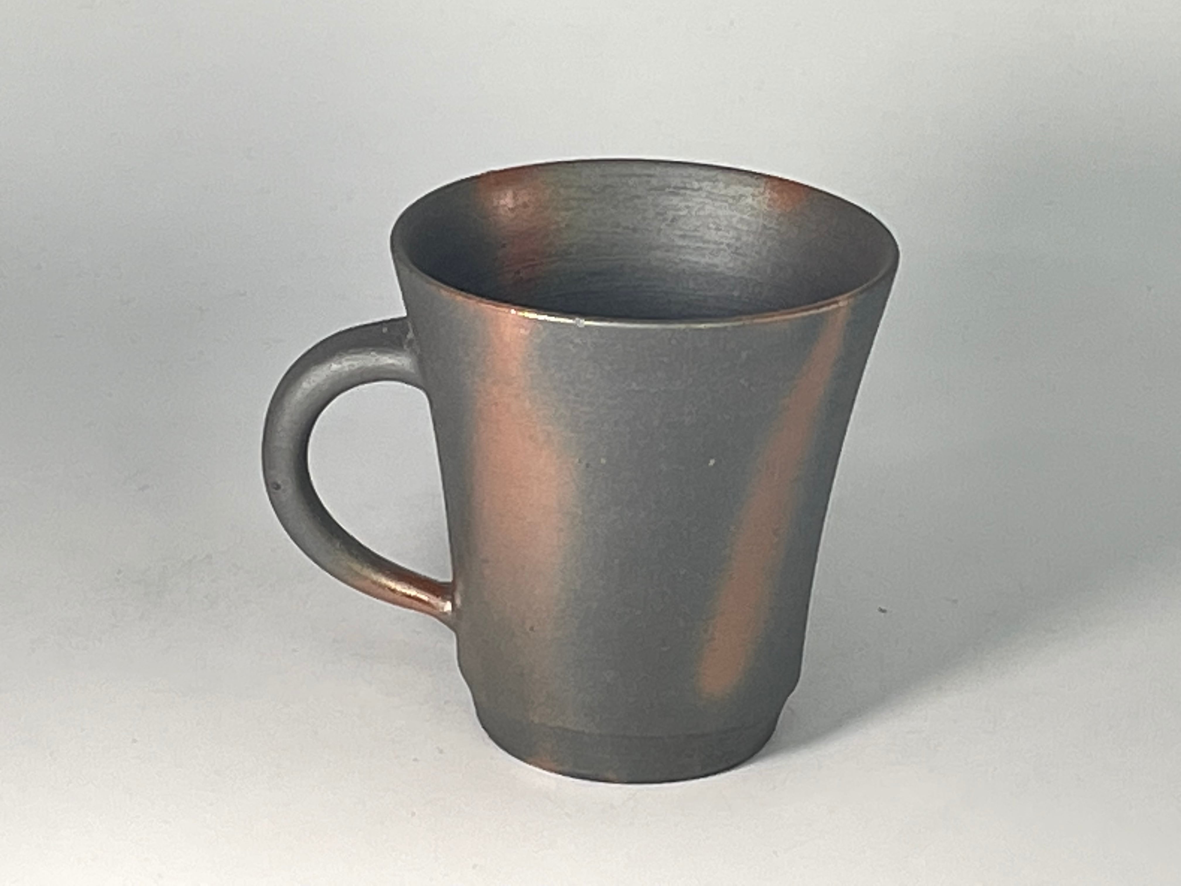 備前焼】マグカップ:金彩ヒダスキ黒備前【山麓窯】 | 備前焼ギャラリー