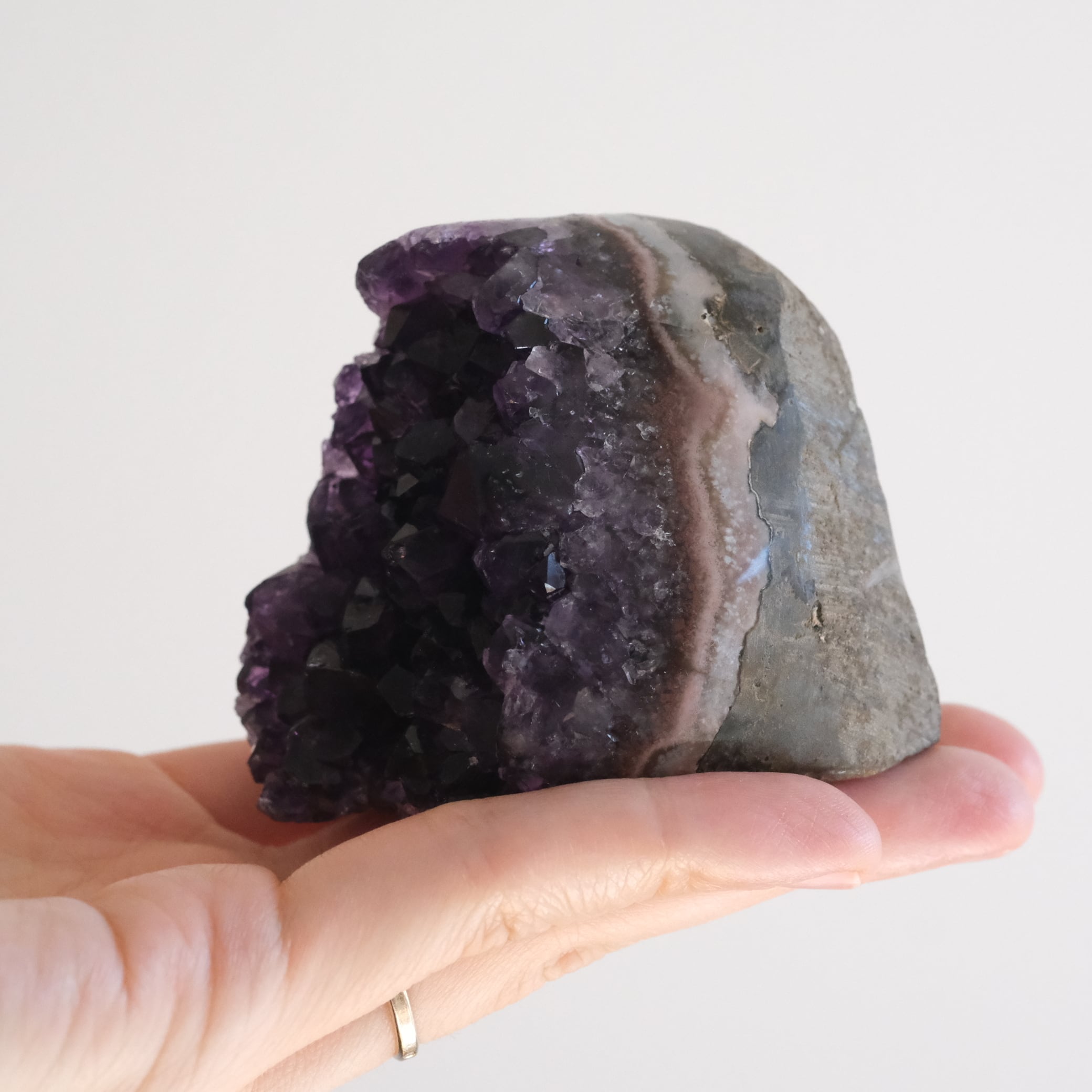 アメジストのジオード（ハーフポリッシュ）〇 紫水晶 | ふれる