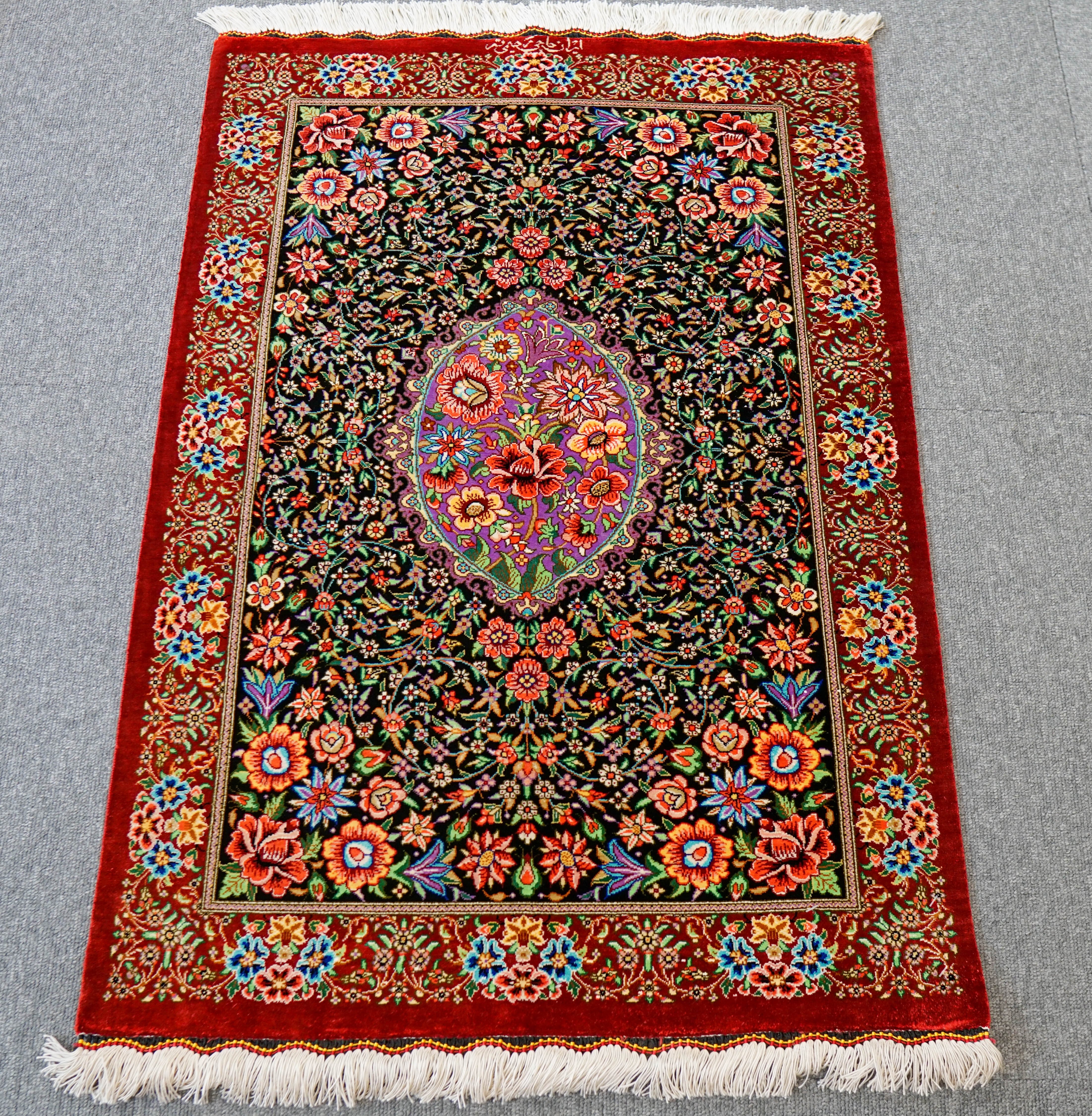 Y2702 ペルシャ絨毯 クム産 ラザヴィ工房 シルク100% 手織り ma クム産