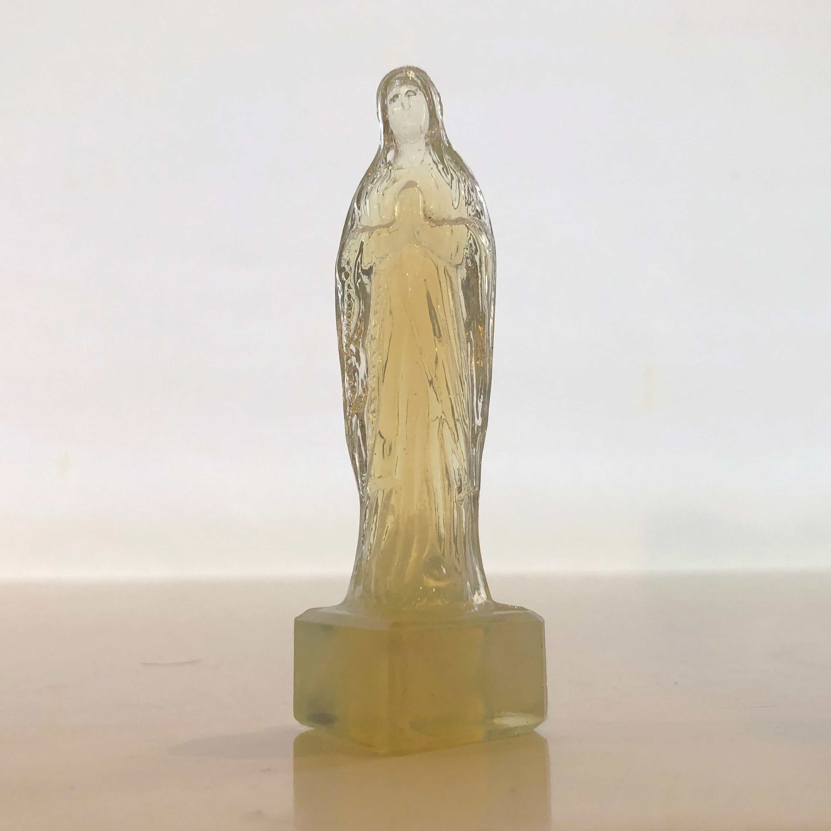 オパールセントガラスのマリア像（オクトゴナル） | メルキュール骨董店