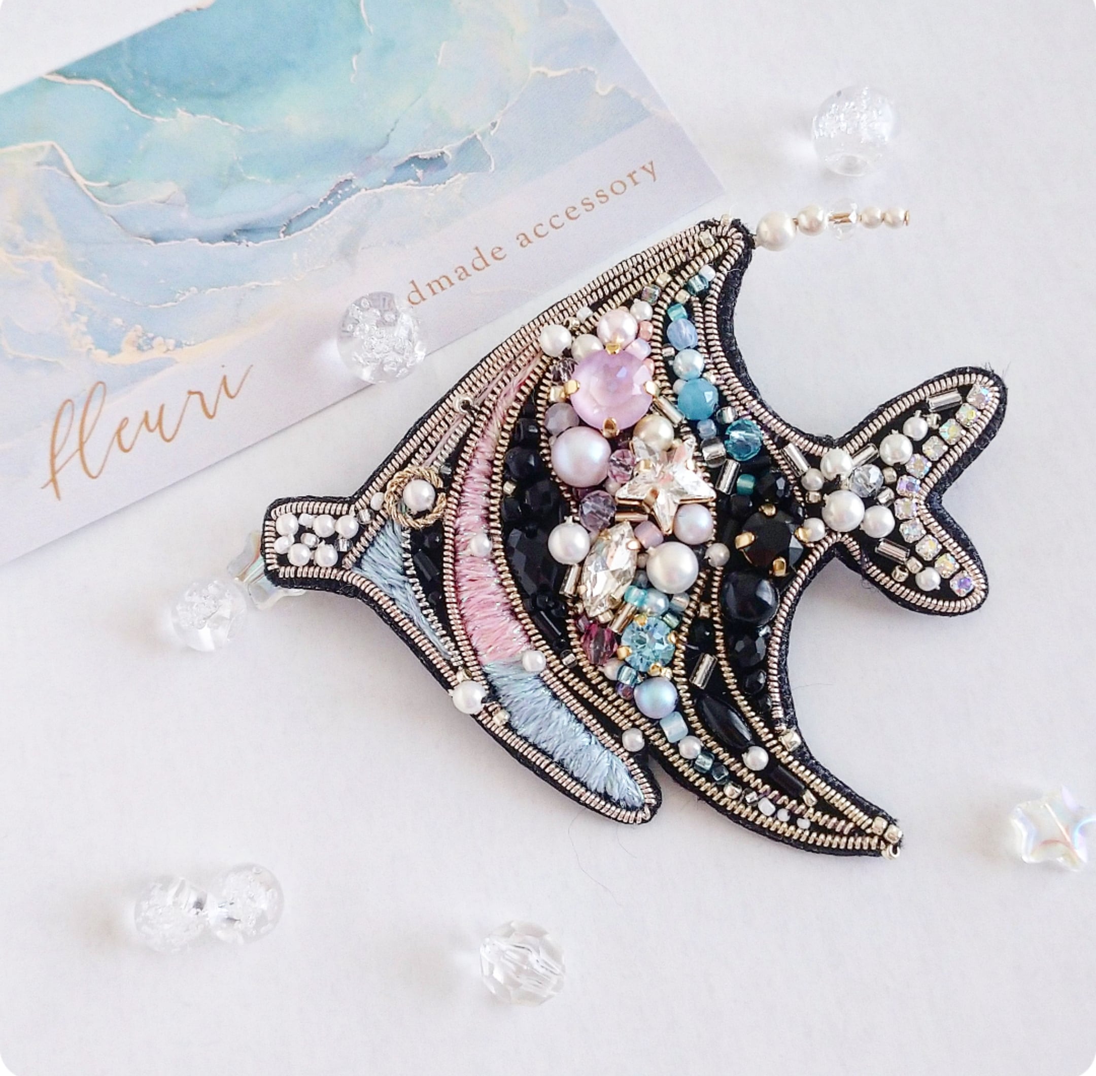tropical fish ブローチ兼バッグチャーム | ビーズ刺繍アクセサリー fleuri