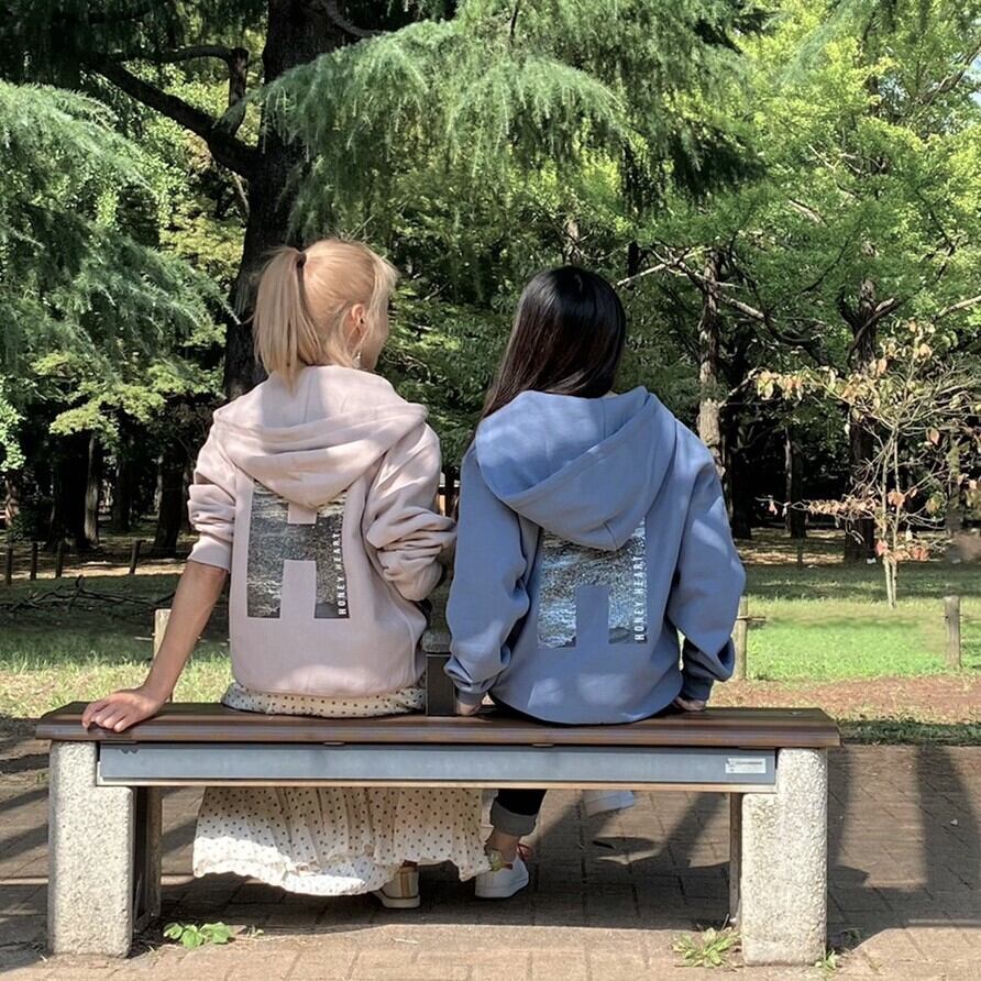 WHO.A.U X QWER カリフォルニア パーカー ブルー HINA Komunitas