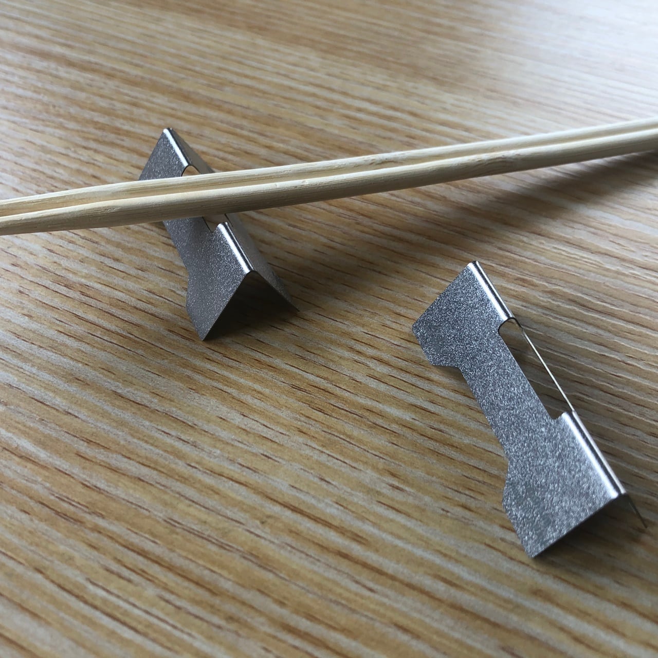 HASIOKI - 01 箸置き 純チタン製 ペア 2個セット | 金属加工職人の店