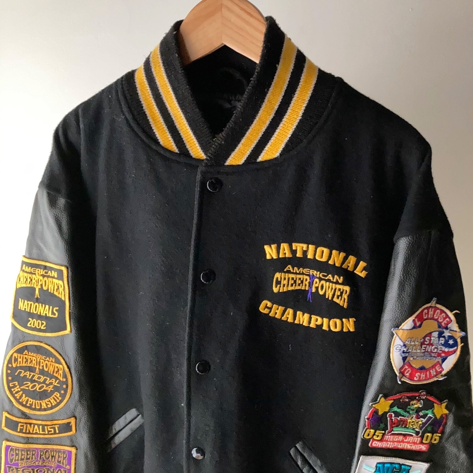 ブラックスタジャン ワッペン刺繍入り【1113A13】 | 【公式】Thrift