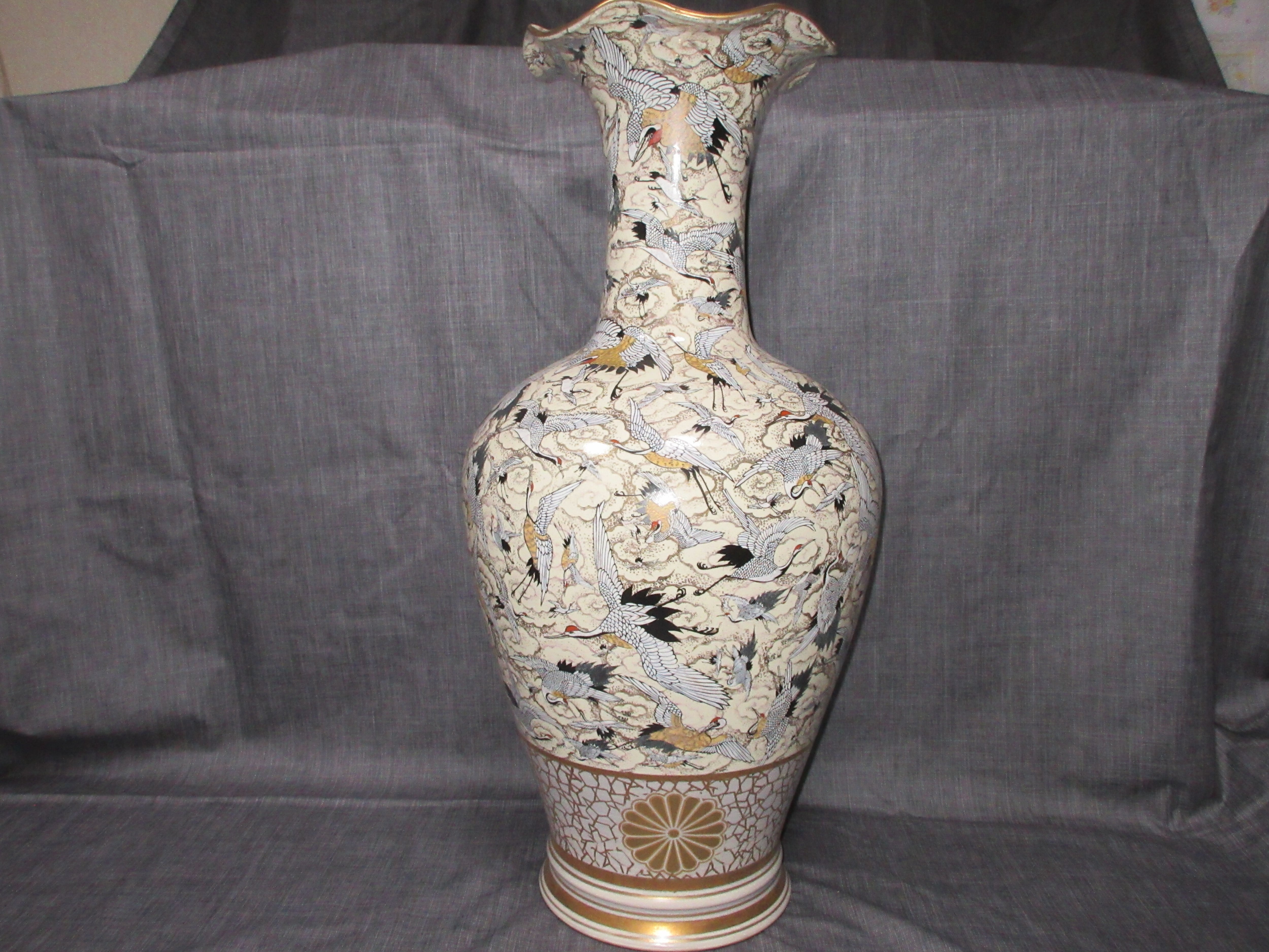 薩摩焼 清雲造 金襴手色絵金彩群鶴図 家紋 特大花瓶 飾花瓶 飾壺 縁起