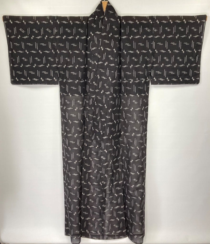 夏琉球】本場琉球絣 未使用 証紙付き 夏着物 紬 小紋 正絹 黒 白 1060